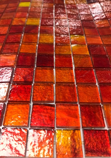 Karma 2 x 2 cm - rouge , orangé , à la plaque .